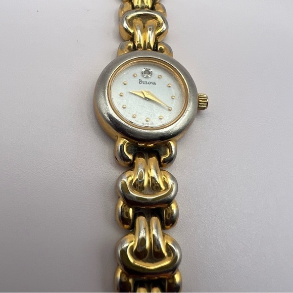 VTG Bulova Women’s Quartz Watch Gold Tone Bracelet Diamond Accent - Picture 16 of 16